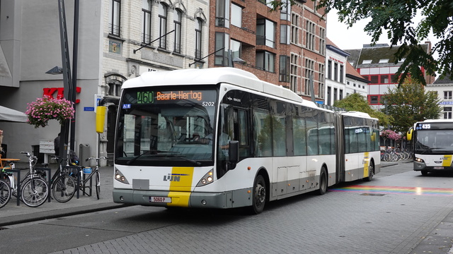 Foto van DeLijn Van Hool AG300 5202 Gelede bus door WDK6761G1