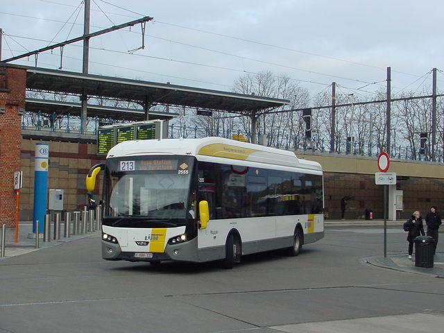 Foto van DeLijn VDL Citea SLE-120 Hybrid 2555 Standaardbus door LLBRK