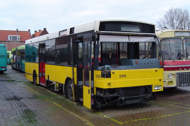 Foto van CXX Den Oudsten B88 5115 Standaardbus door wyke2207
