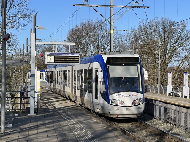 Foto van HTM RegioCitadis 4027 Tram door Stadsbus