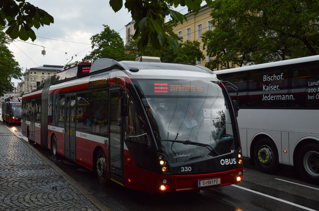 Foto van Salzburg Solaris Trollino 18 330 Gelede bus door Pakjesboot12