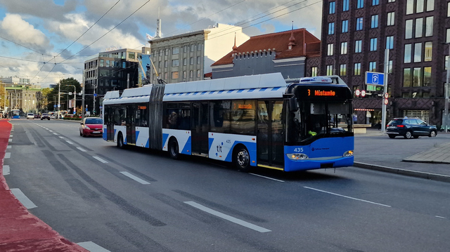 Foto van TLT Solaris Trollino 18 435 Gelede bus door RKlinkenberg