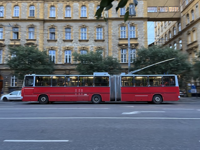 Foto van BKK Ikarus 280.94 236 Standaardbus door Stadsbus