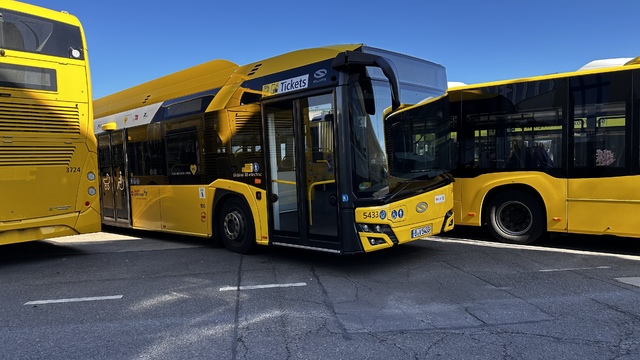 Foto van BVG Solaris Urbino 18 E 5433 Gelede bus door_gemaakt Joeyedelijn