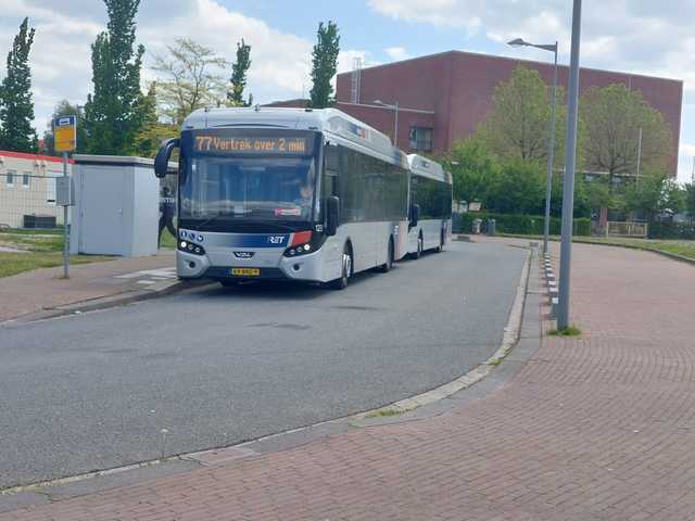 Foto van RET VDL Citea SLE-120 Hybrid 1233 Standaardbus door BusspotterWillem