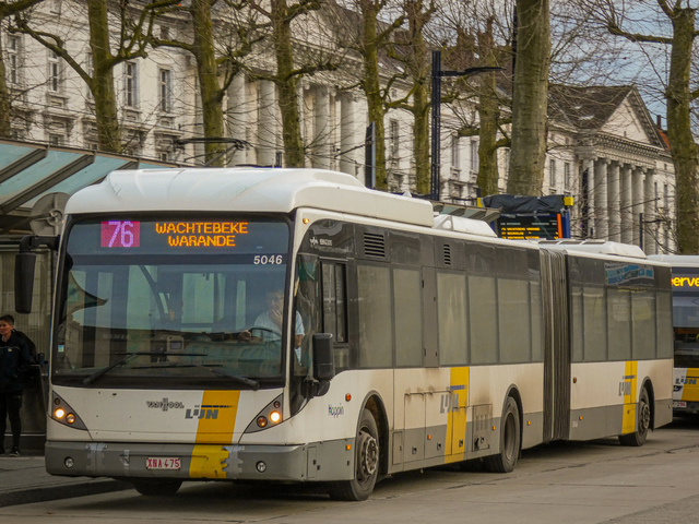 Foto van DeLijn Van Hool AG300 5046 Gelede bus door Delijn821