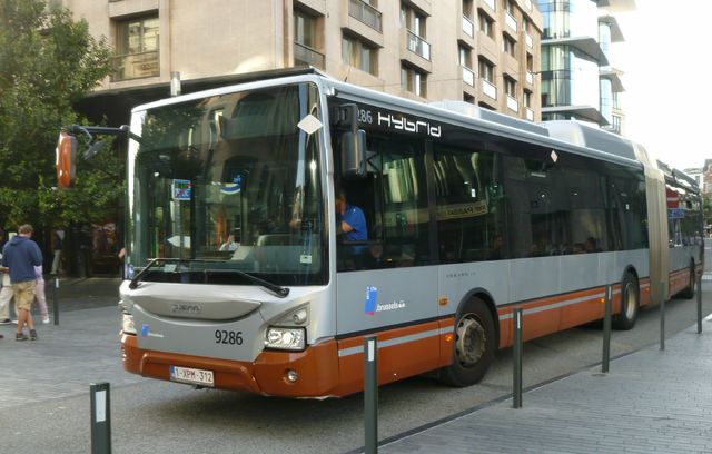 Foto van MIVB Iveco Urbanway 18 Hybrid 9286 Gelede bus door Marcel1970