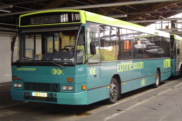 Foto van CXX Den Oudsten B88 4957 Standaardbus door wyke2207