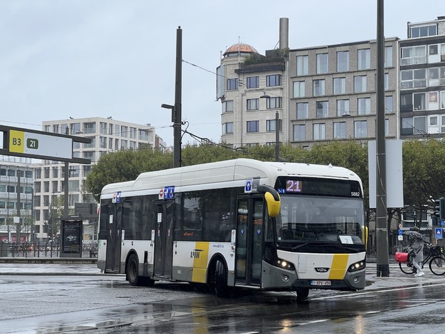 Foto van DeLijn VDL Citea SLF-120 Hybrid 5882 Standaardbus door Stadsbus