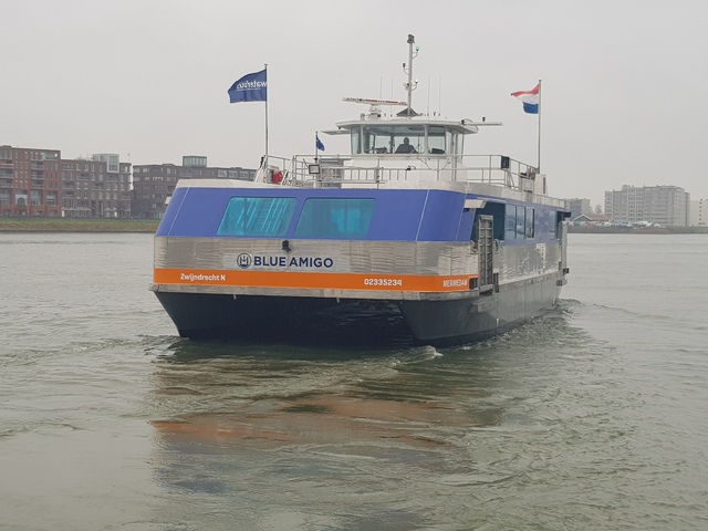 Foto van QBZ Waterbus 6709 Veerpont door treinspotter-Dordrecht-zuid