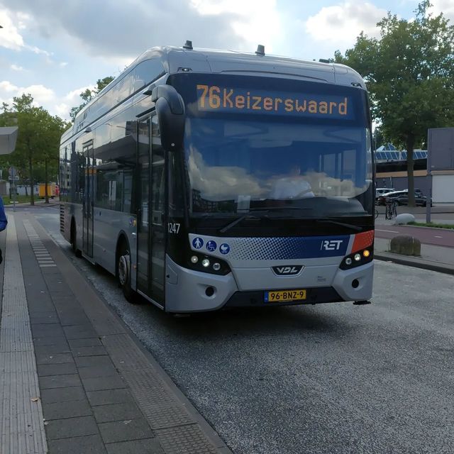 Foto van RET VDL Citea SLE-120 Hybrid 1247 Standaardbus door EenBusspotter