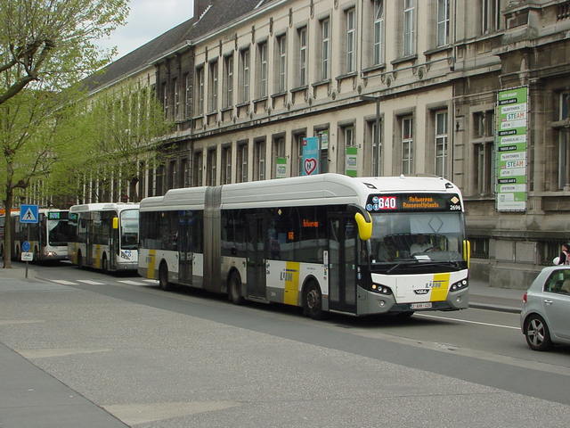 Foto van DeLijn VDL Citea SLFA-180 Hybrid 2696 Gelede bus door LLBRK