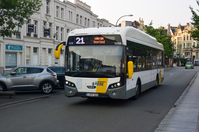 Foto van DeLijn VDL Citea SLF-120 Hybrid 5886 Standaardbus door NLRail