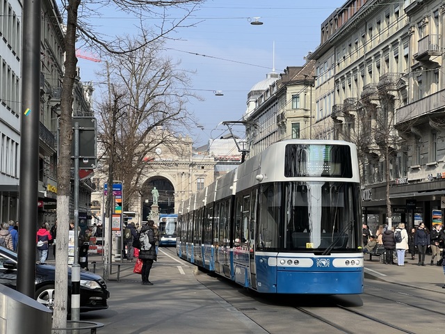 Foto van VBZ Flexity 4028 Tram door Stadsbus