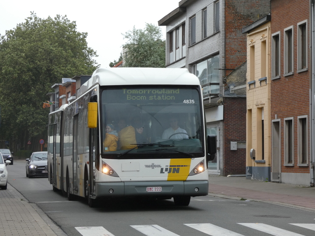 Foto van DeLijn Van Hool AG300 4835 Gelede bus door_gemaakt Delijn821