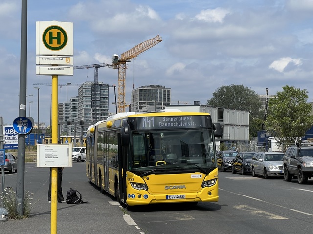 Foto van BVG Scania Citywide LFA 4688 Gelede bus door Stadsbus