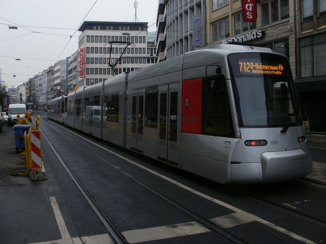 Foto van Rheinbahn NF8U 3321 Tram door_gemaakt Perzik