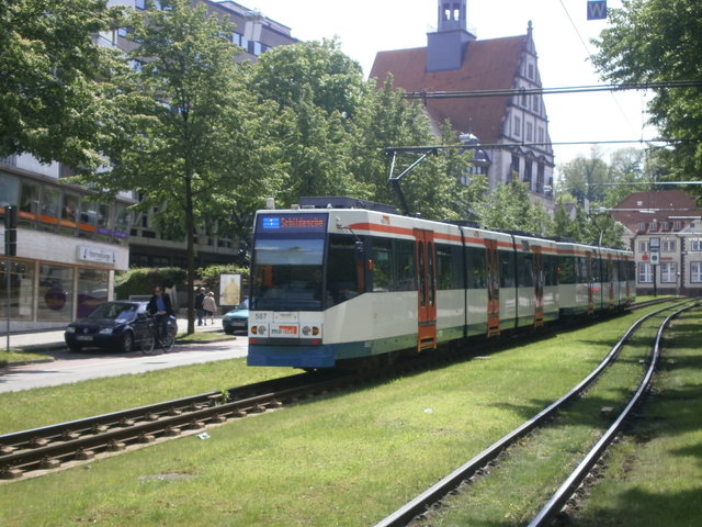 Foto van MoBiel Stadtbahnwagen M/N 8 587 Tram door Perzik