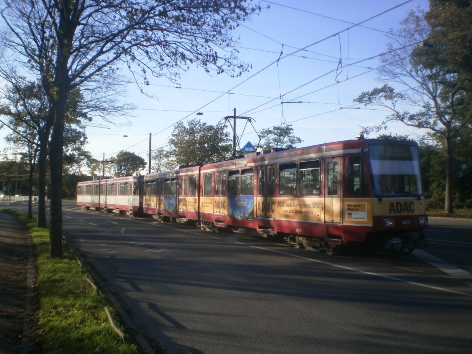 Foto van Rheinbahn Stadtbahnwagen B 4272