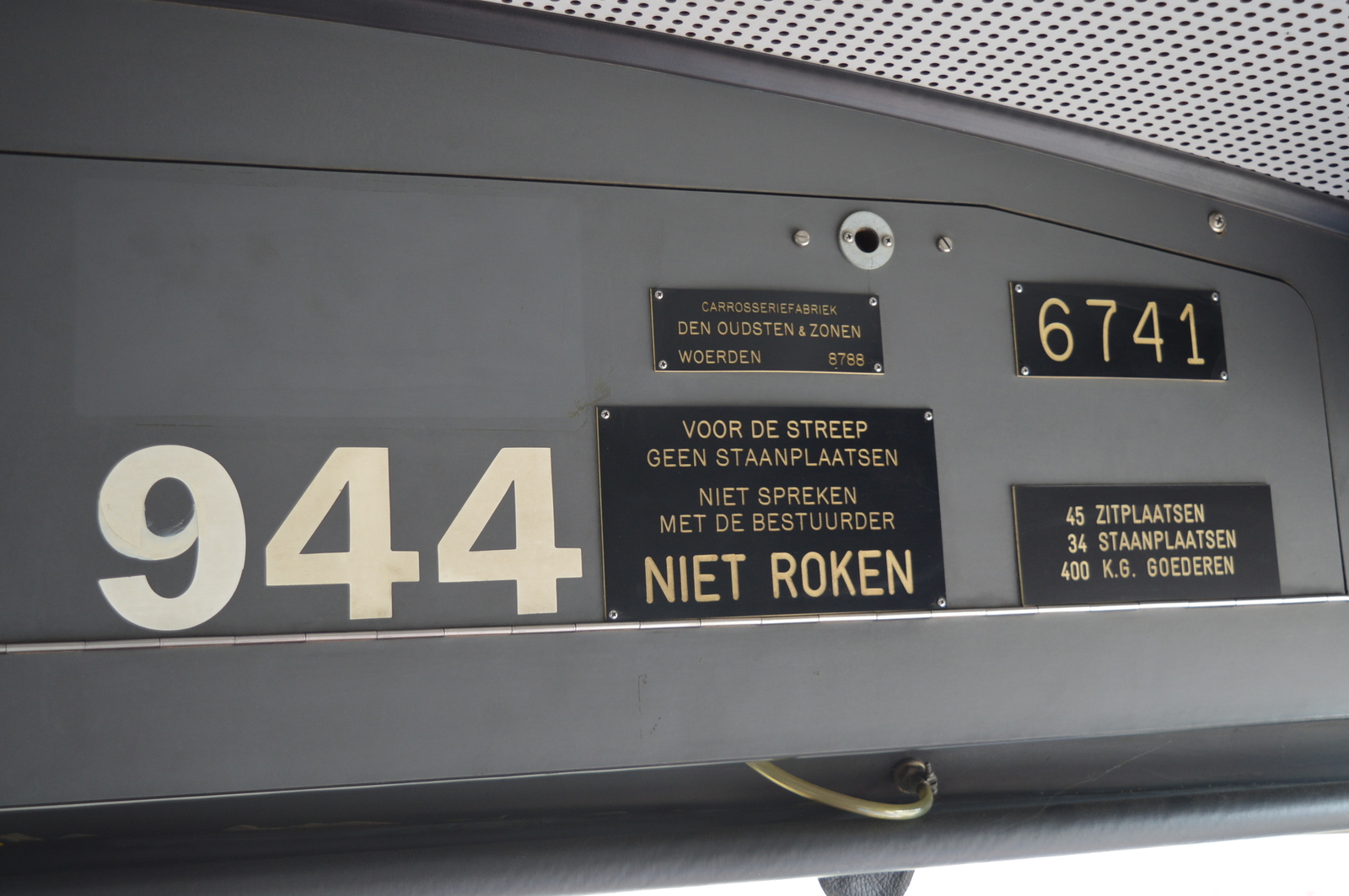 Foto van SVA Volvo-Den Oudsten Standaardstreekbus 944 (ESO 6741)