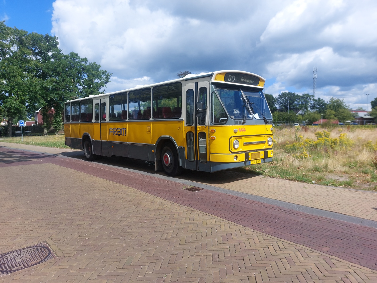 Foto van NBM Leyland-Den Oudsten Standaardstreekbus 1671