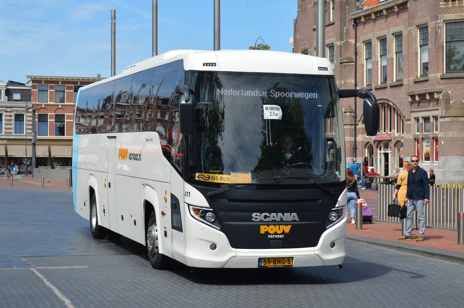 Foto van Pouw Scania Touring 411