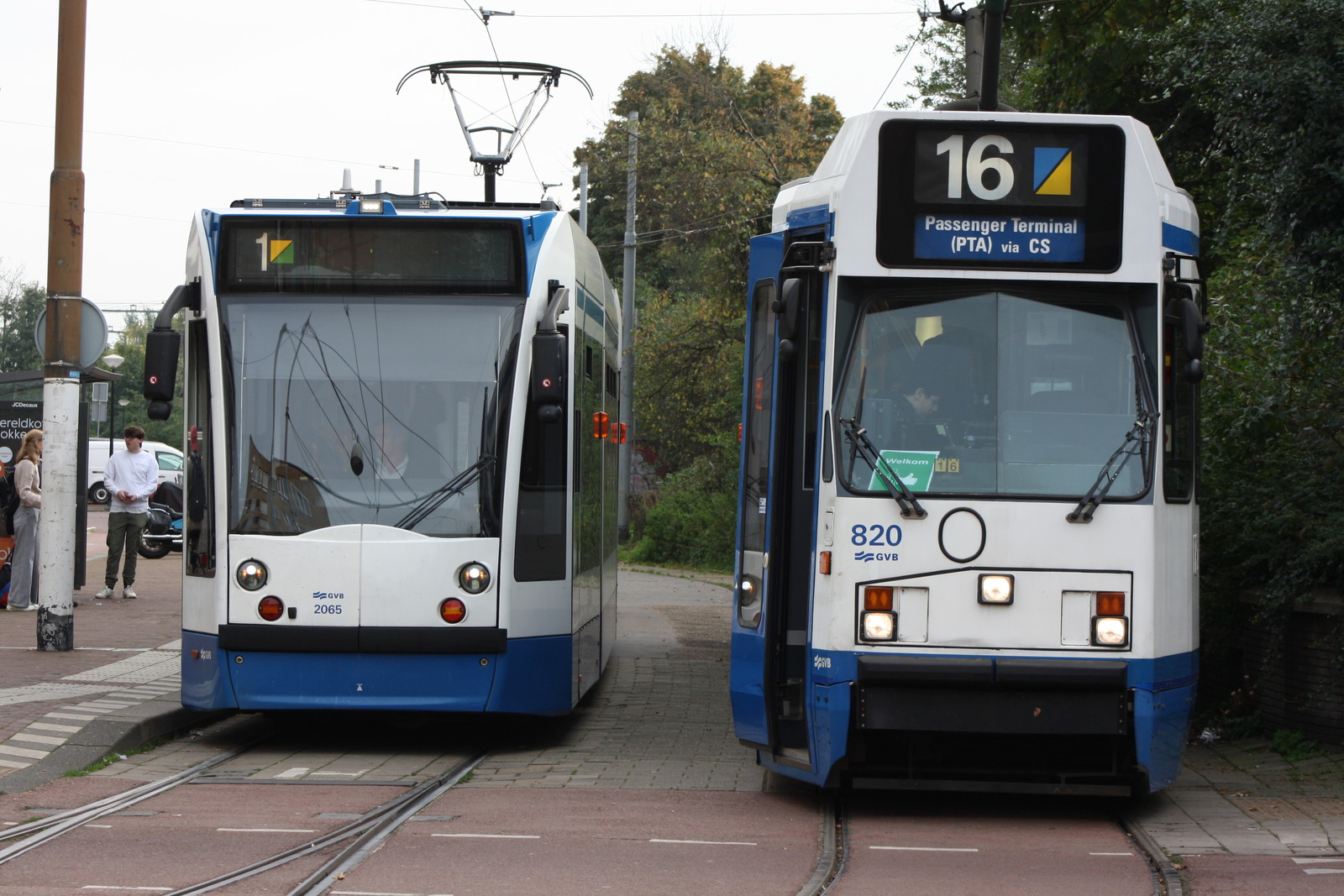 Foto van GVB Siemens Combino 2065, EMTA 12G-tram 820