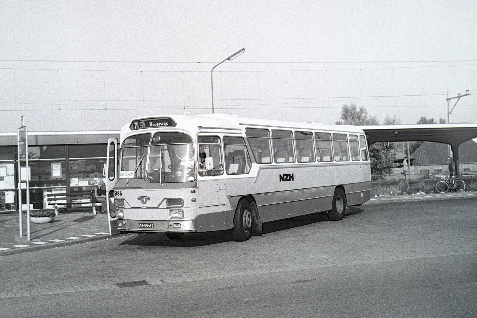 Foto van NZH Leyland-Den Oudsten Standaardstreekbus 5186