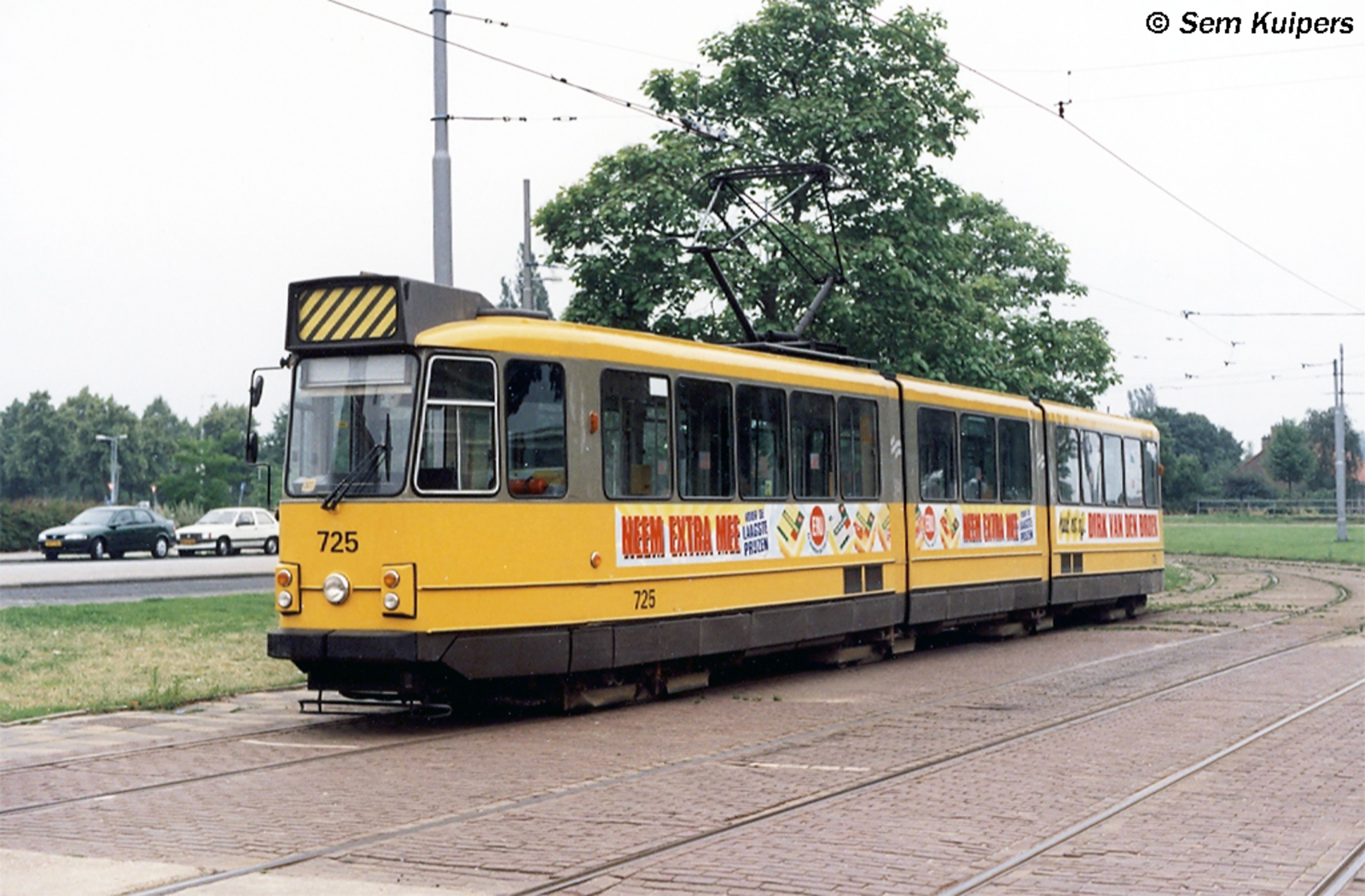 Foto van GVB 8G-tram 725
