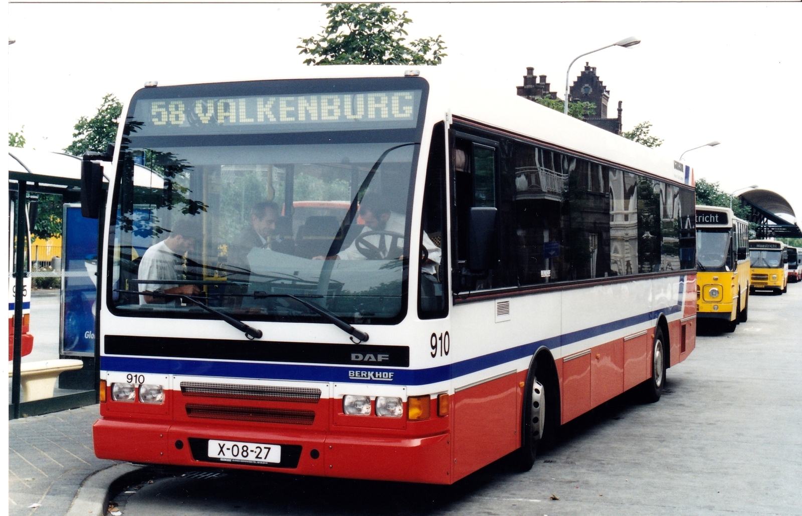 Foto van VC Berkhof 2000NL 910