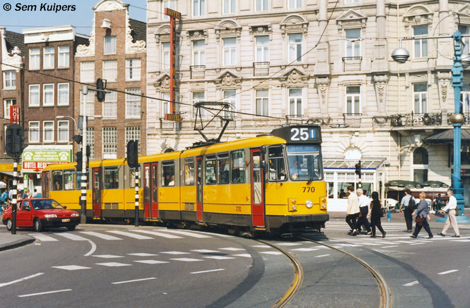 Foto van GVB 8G-tram 770