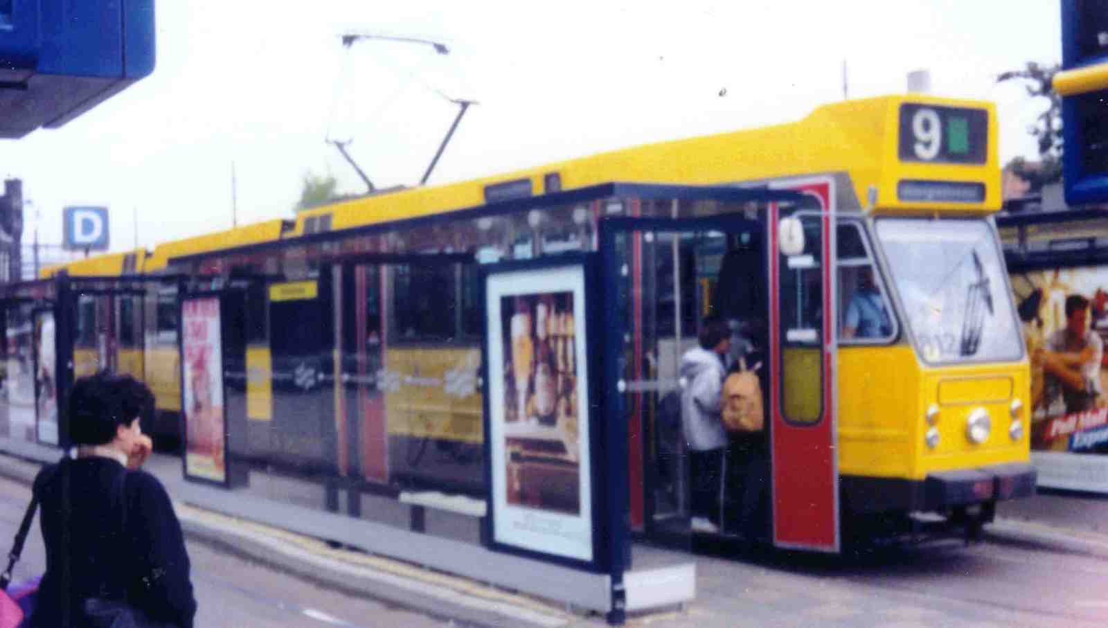 Foto van GVB 9- & 10G-tram 812