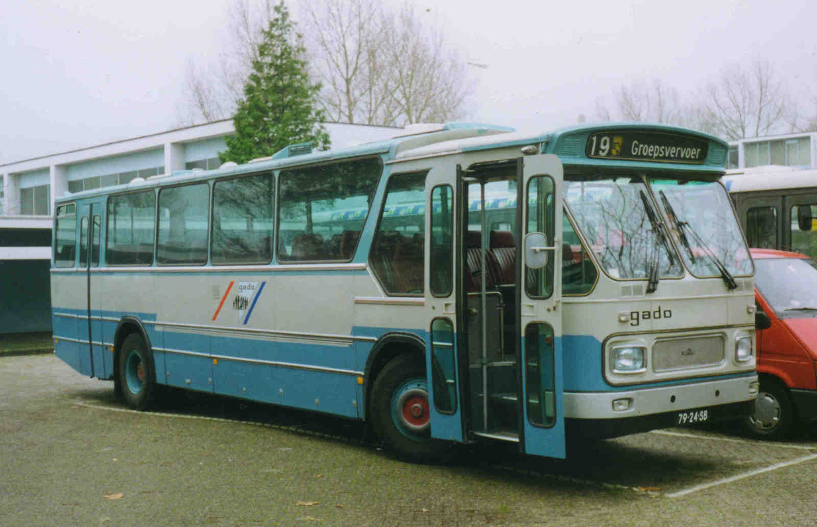 Foto van GADO Leyland-Den Oudsten Standaardstreekbus 2751