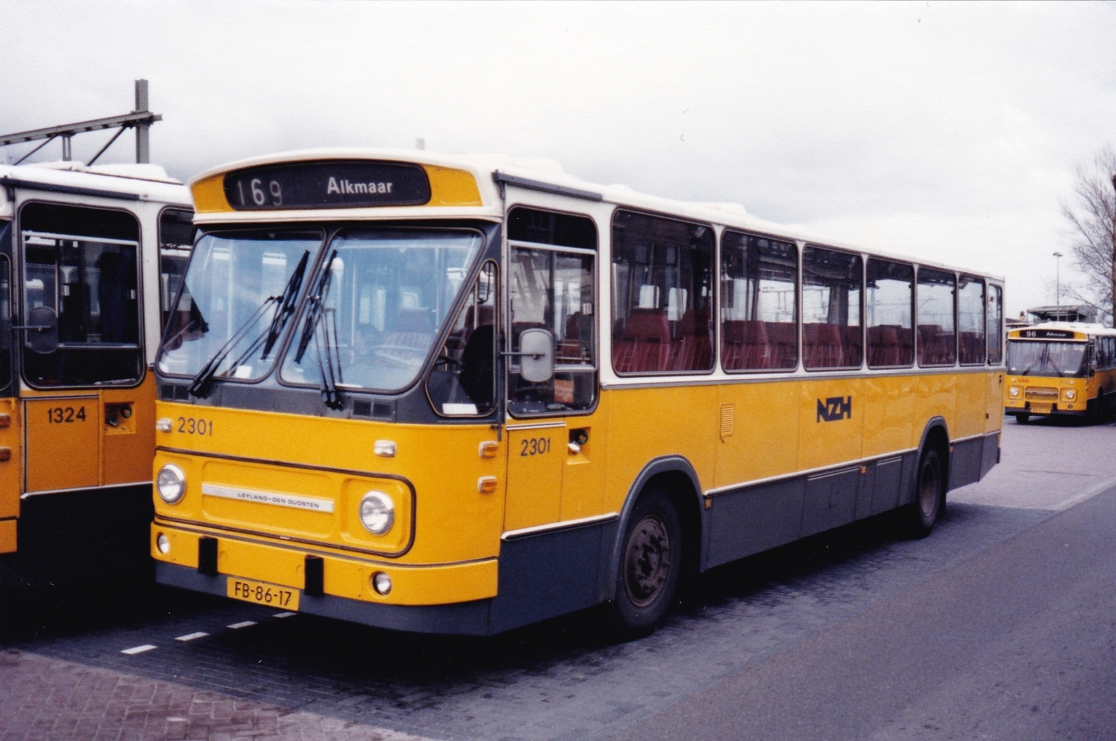 Foto van NZH Leyland-Den Oudsten Standaardstreekbus 2301