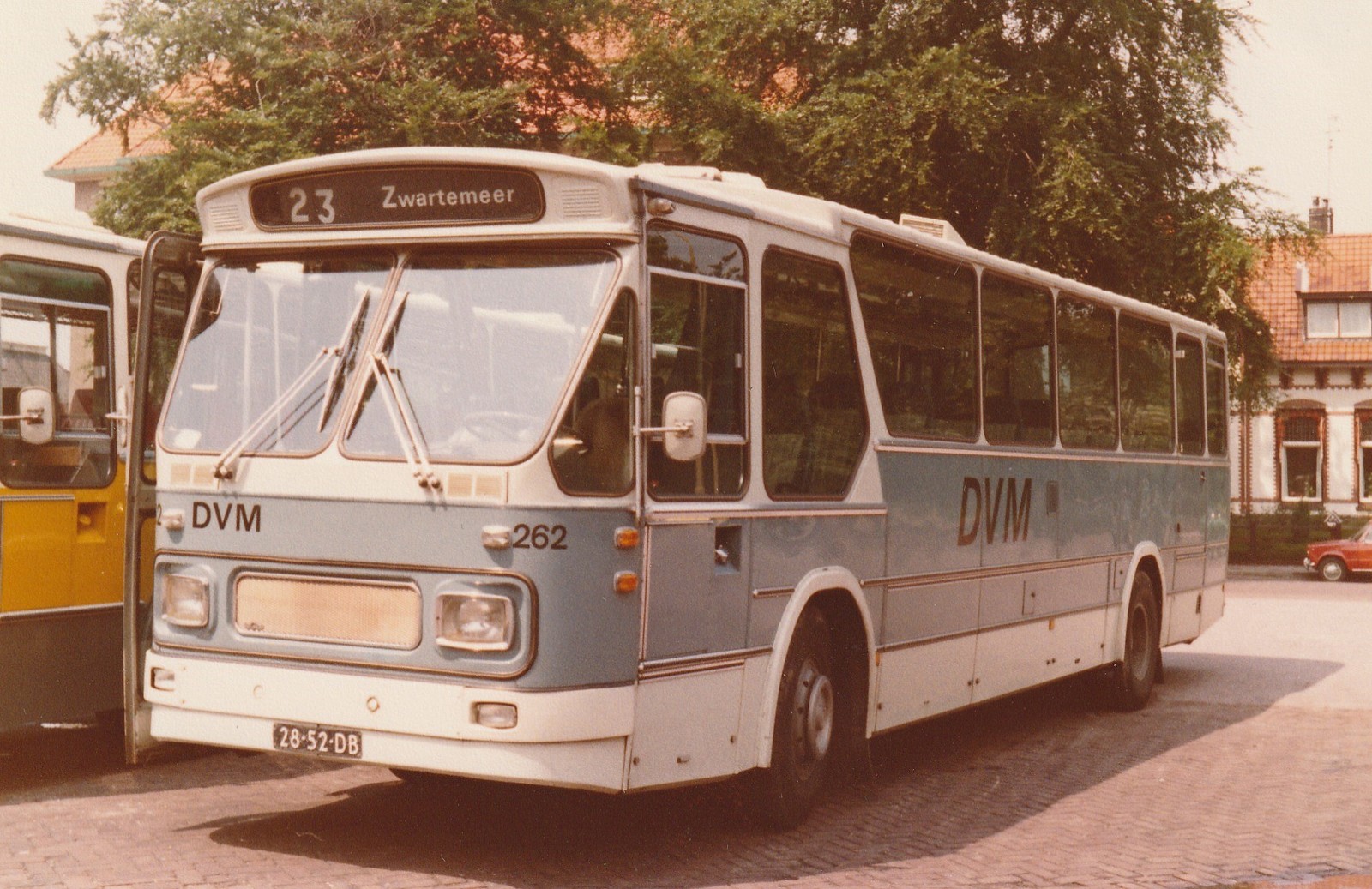Foto van DVM Leyland-Den Oudsten Standaardstreekbus   262 (ESO 2785)