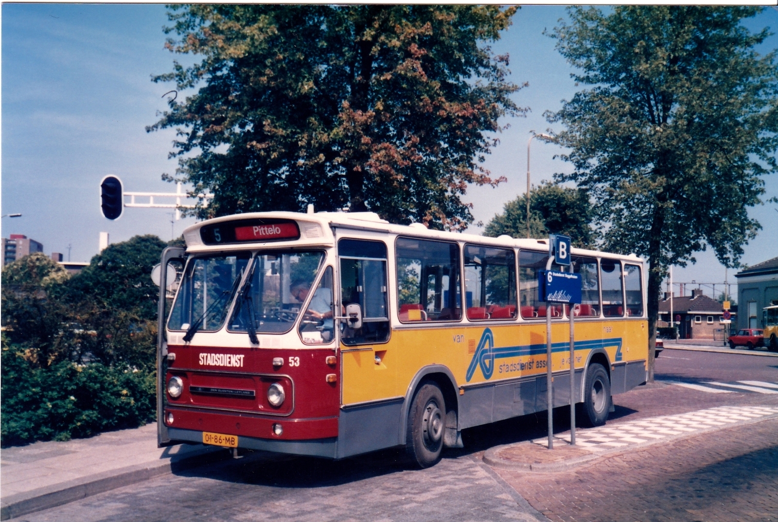 Foto van DVMNWH Leyland-Den Oudsten stadsbus 53 (ESO 5671)