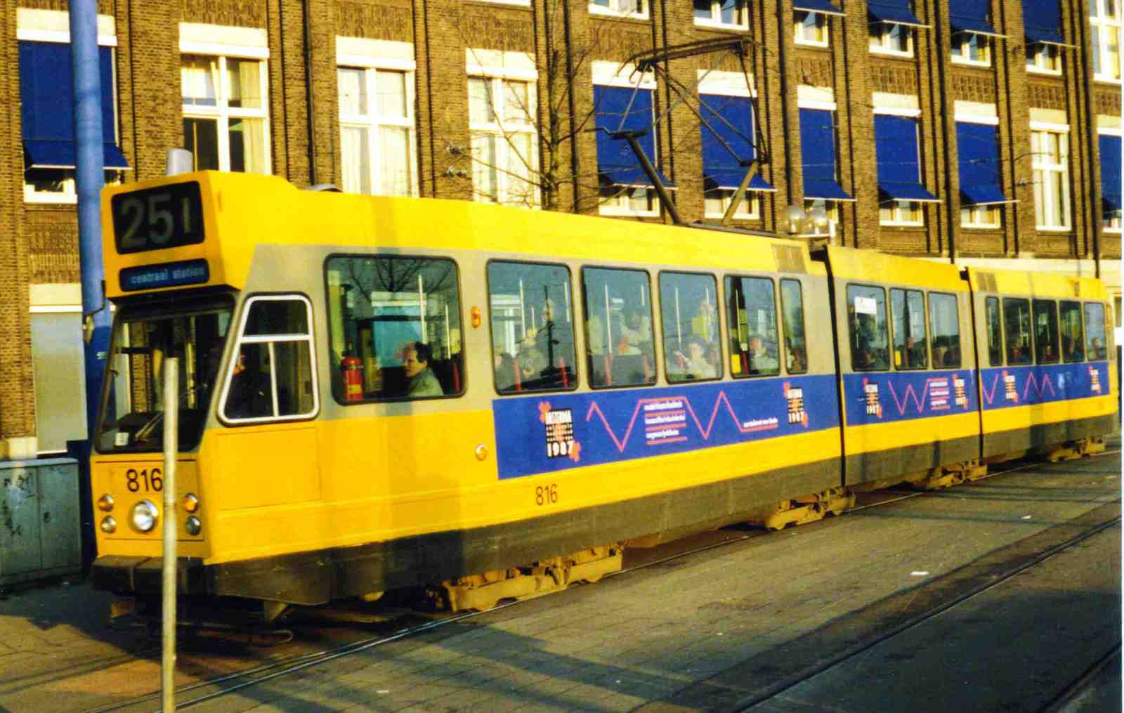 Foto van GVB 9- & 10G-tram 816