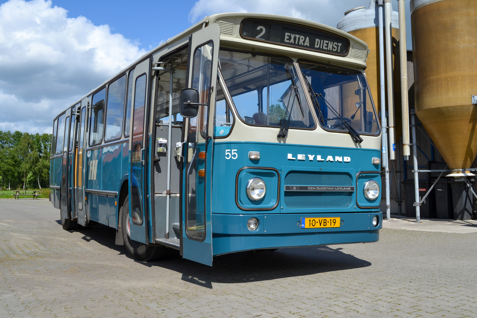 Foto van SVA Leyland-Den Oudsten Standaardstreekbus 55 (ESO 1755)